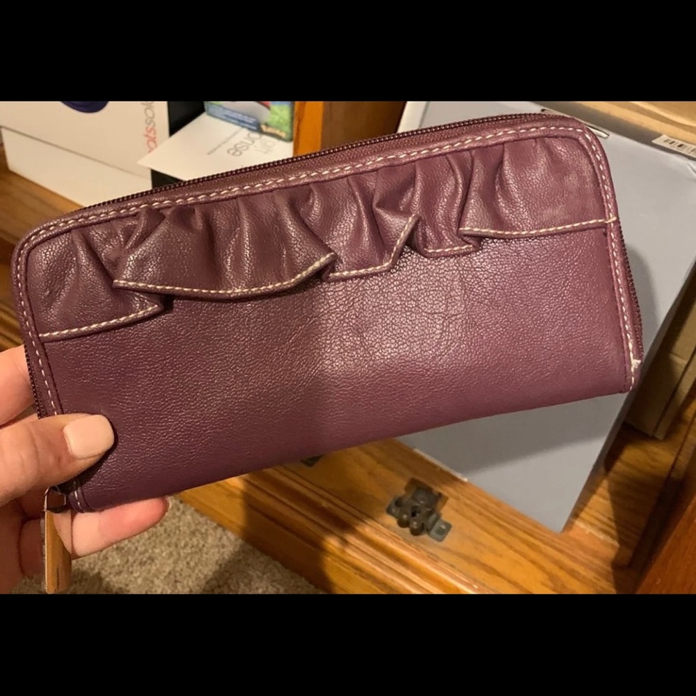 New York and company wallet.